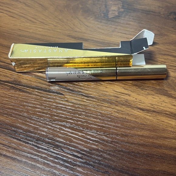 Anastasia Beverly Hills Dipbrow Gel in Black and Gold - Picture 4 of 4